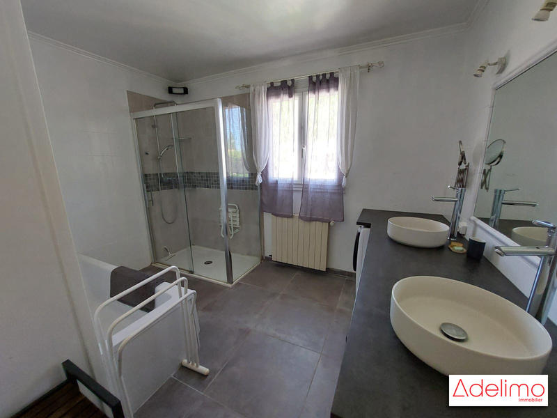 Villa - 231 m² - 9 pièces