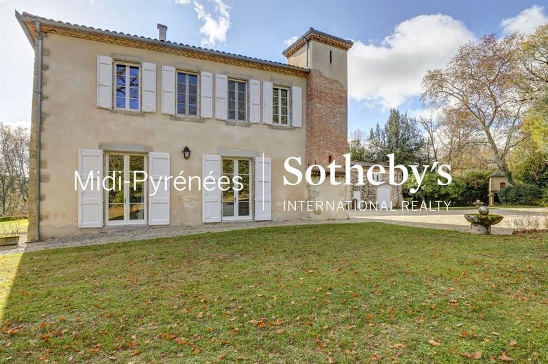 Maison - 458 m² - 12 pièces