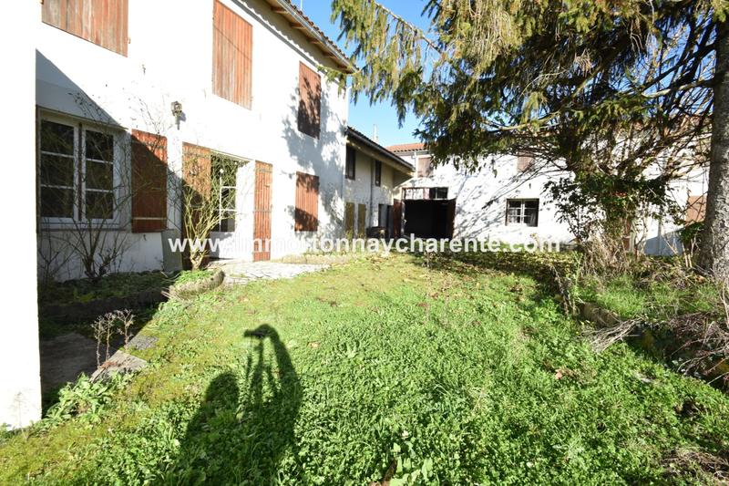 Maison - 600 m² - 11 pièces