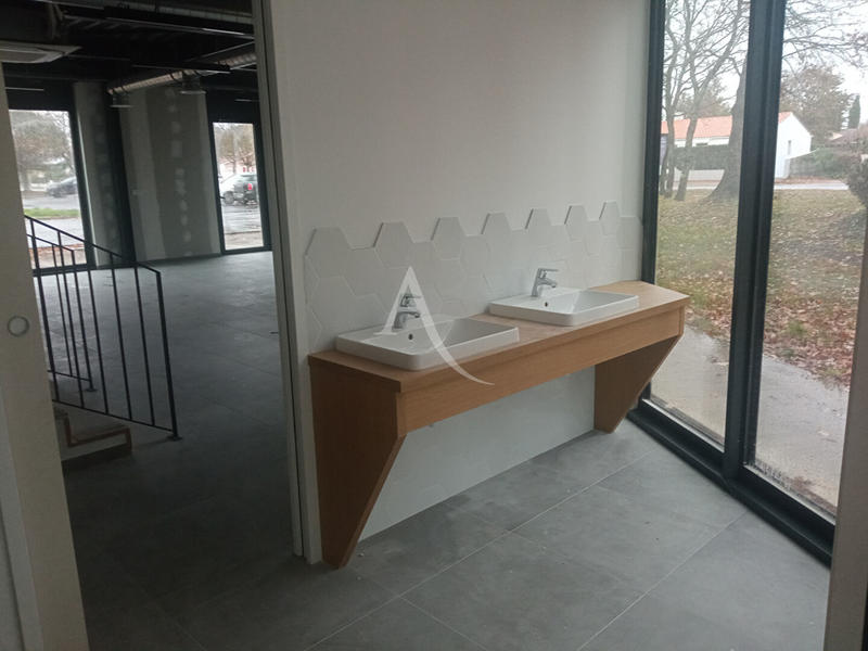 Local commercial - 255 m²