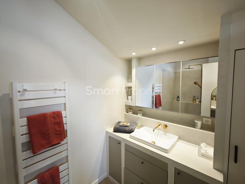 Maison - 300 m² - 9 pièces