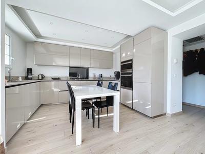 Villa - 407 m² - 13 pièces