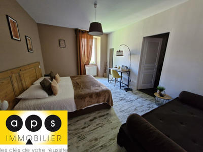 Maison - 335 m² - 10 pièces