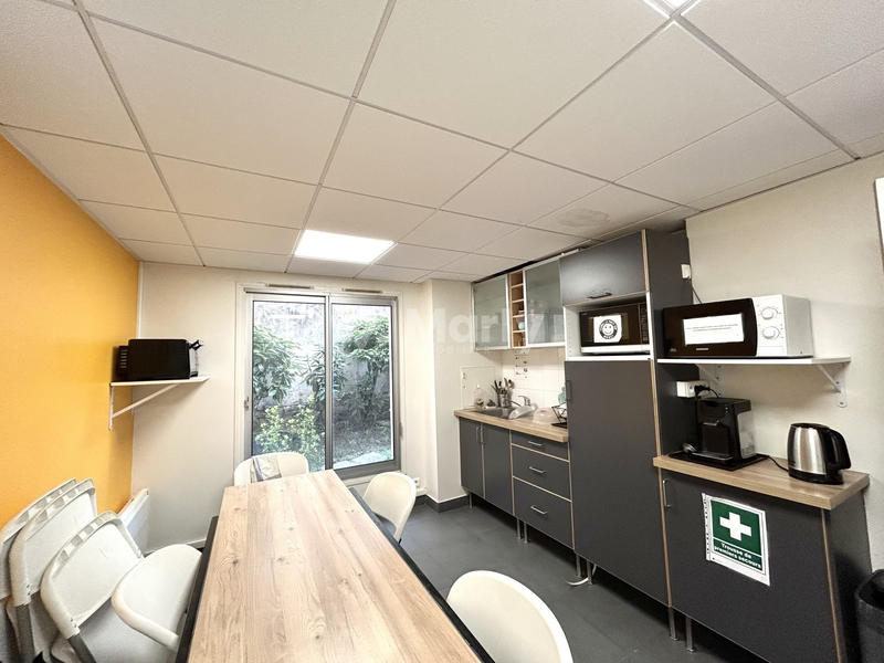 Bureau - 87 m² - 6 pièces