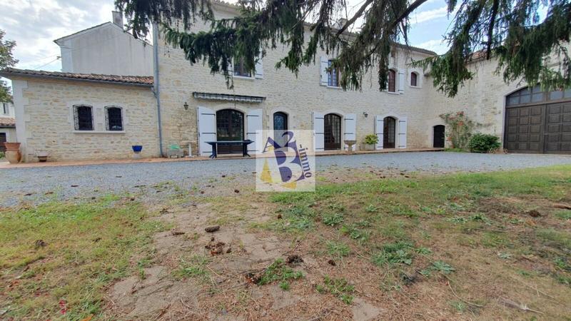 Maison - 221 m² - 9 pièces