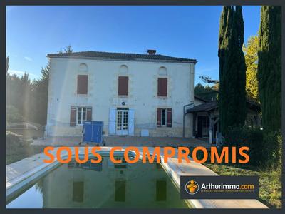 Maison - 244 m² - 12 pièces