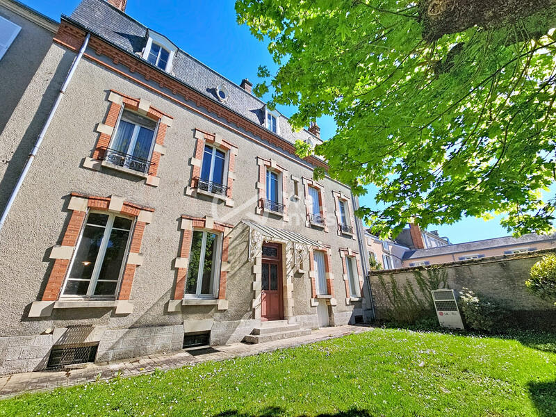 Maison - 427 m² - 14 pièces