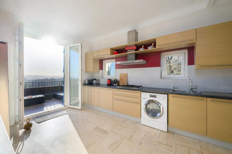 Maison - 205 m² - 6 pièces