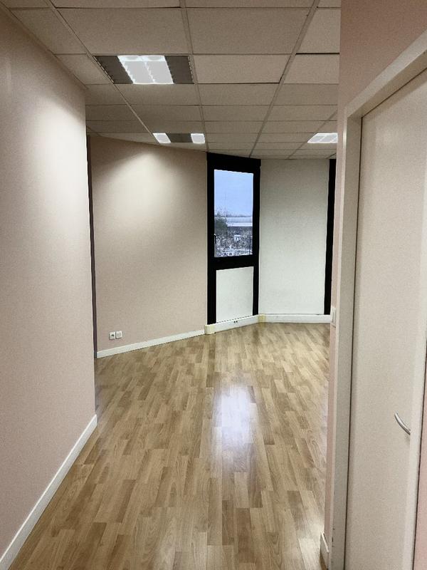 Bureau - 100 m² - 5 pièces