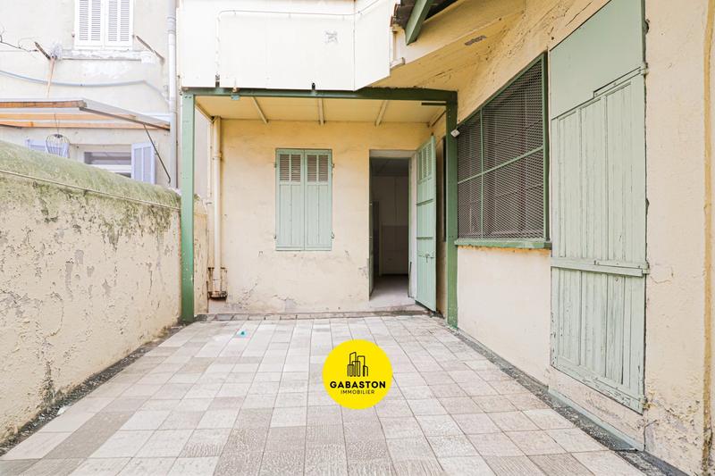 Entrepôt - 627 m² - 10 pièces