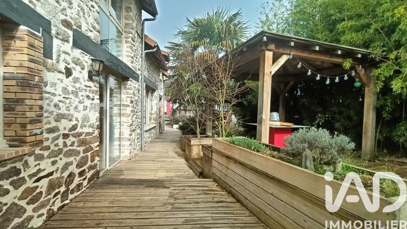 Maison - 180 m² - 11 pièces