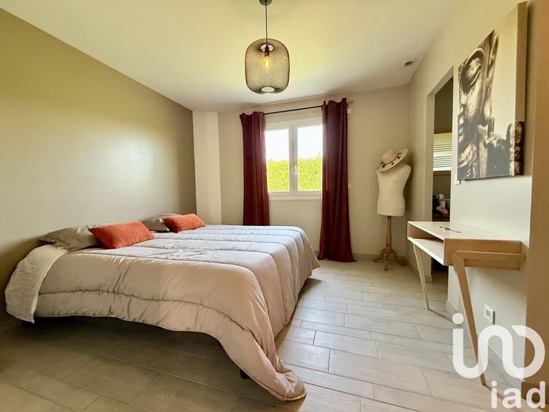 Maison - 250 m² - 10 pièces