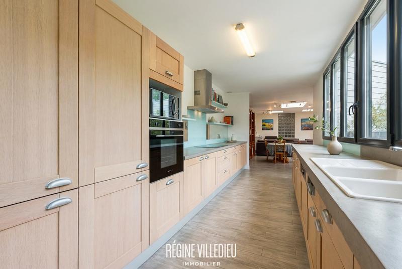 Maison - 211 m² - 10 pièces