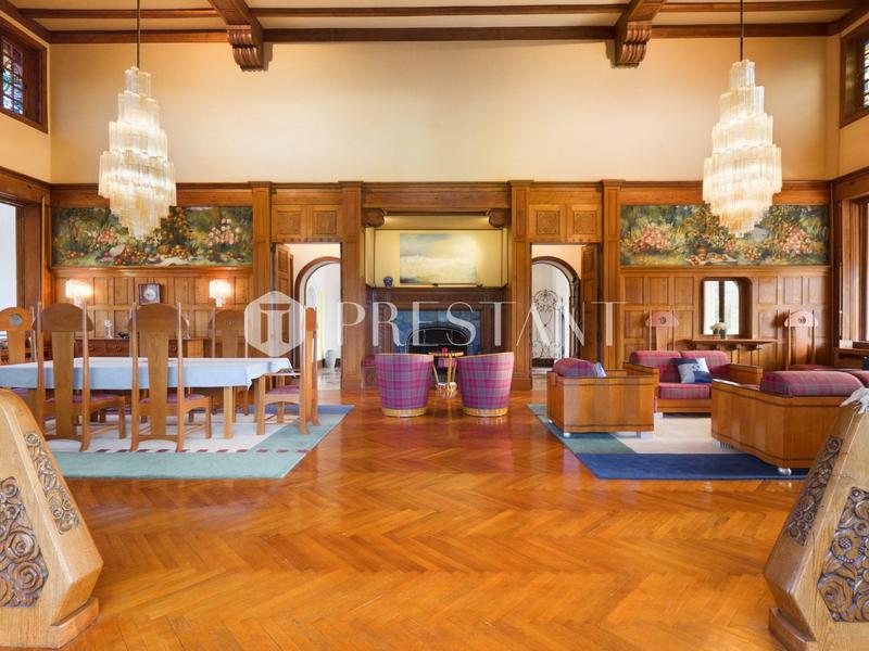 Maison - 550 m² - 12 pièces