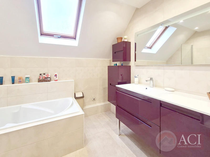 Maison - 133 m² - 7 pièces