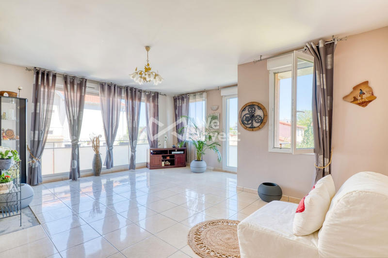 Maison - 203 m² - 7 pièces