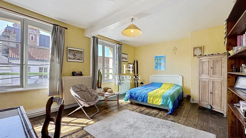 Maison - 240 m² - 8 pièces