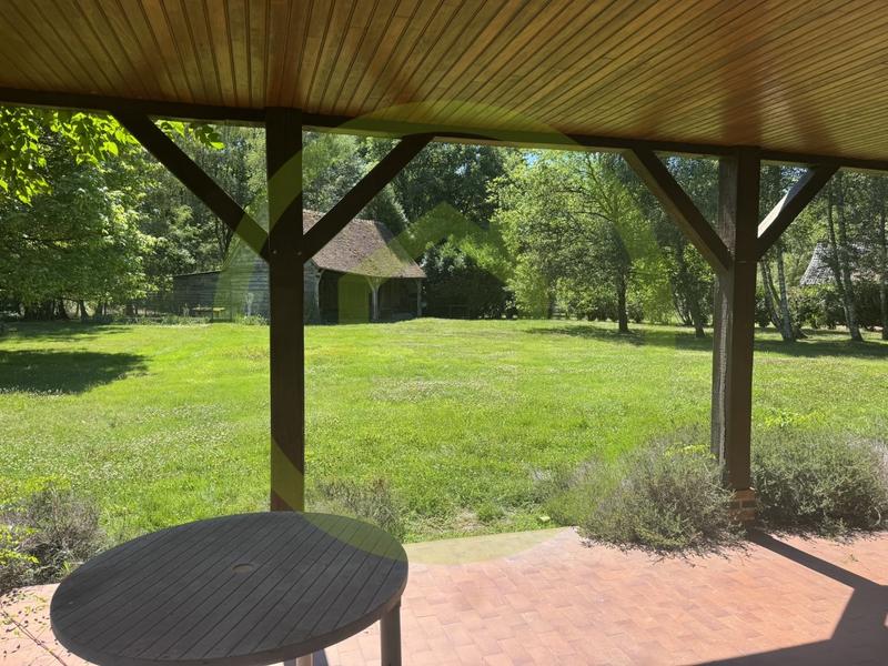 Propriété - 305 m² - 13 pièces