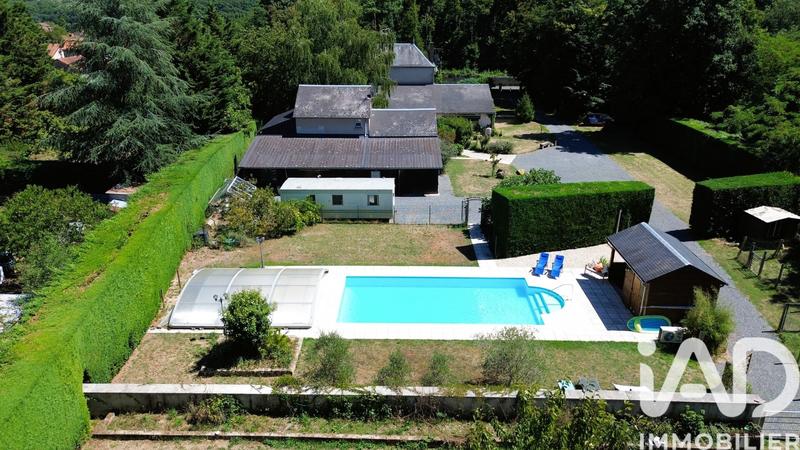 Maison - 220 m² - 9 pièces