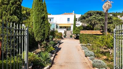 Maison - 254 m² - 4 pièces