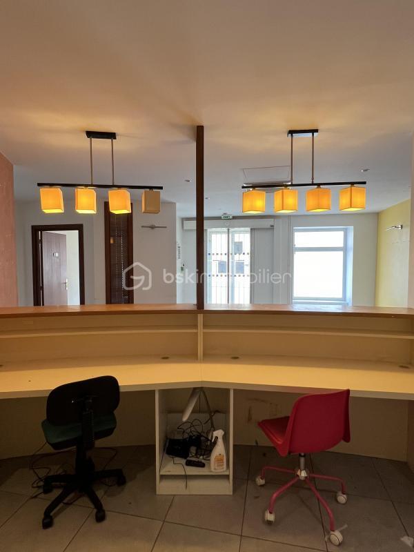 Local commercial - 250 m² - 15 pièces