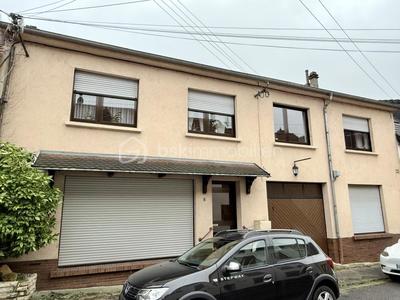 Maison - 239 m² - 11 pièces