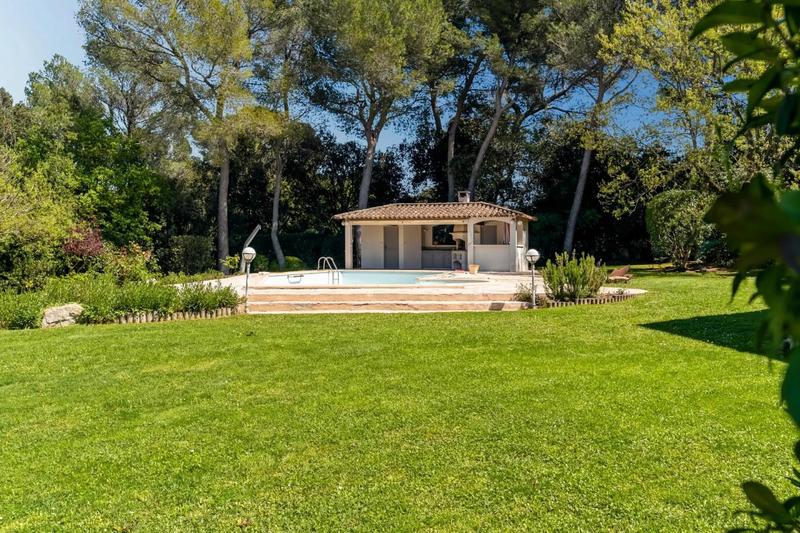 Maison - 500 m² - 8 pièces