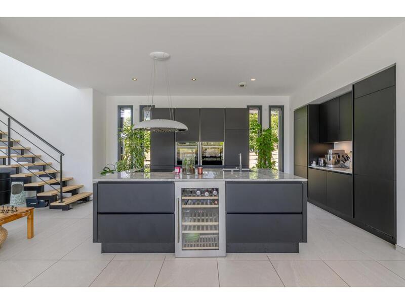 Maison - 228 m² - 8 pièces