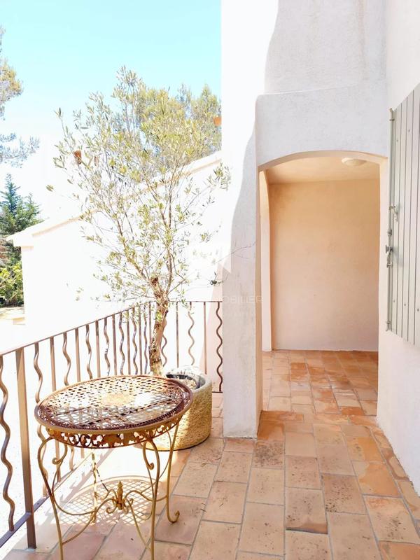 Maison - 240 m² - 7 pièces