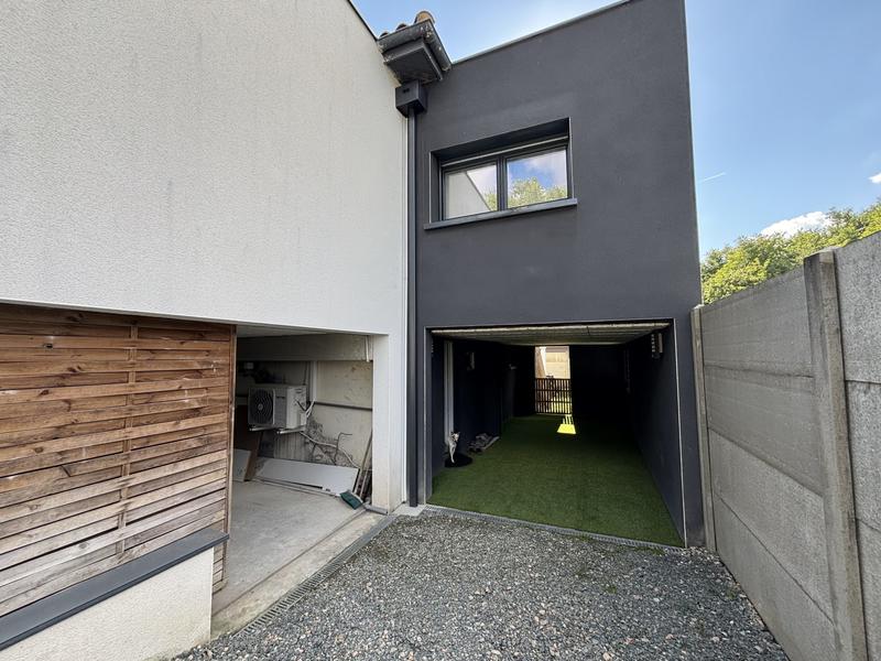 Maison - 200 m² - 9 pièces