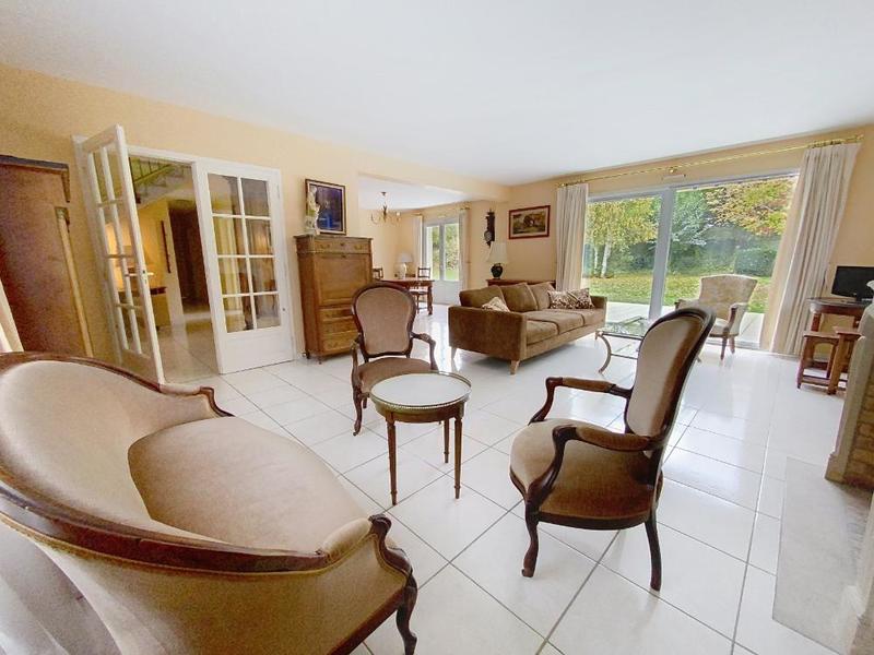 Maison - 242 m² - 5 pièces