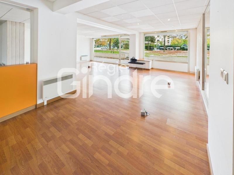 Bureau - 163 m² - 1 pièce