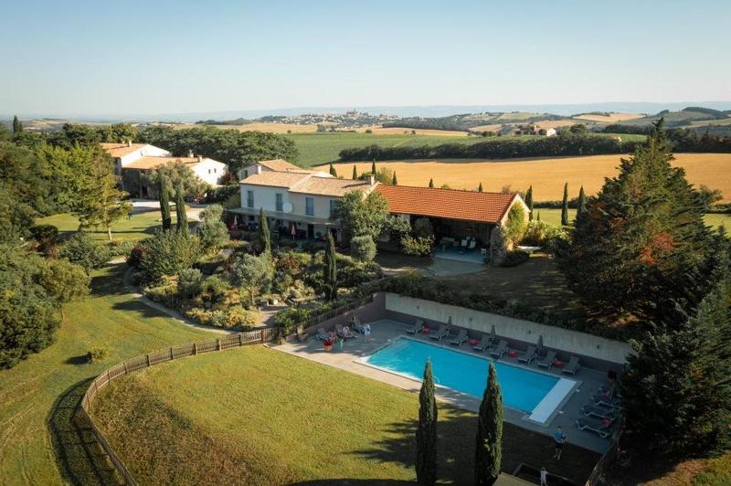 Propriété - 900 m² - 26 pièces