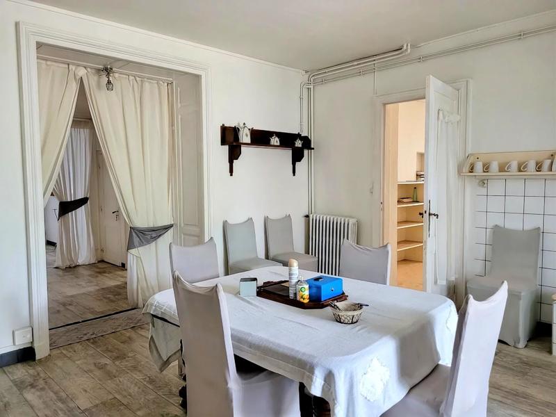 Maison - 470 m² - 18 pièces