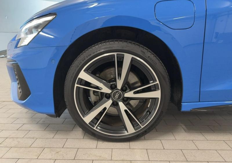 Audi A3 sportback 40 TFSIe 204 s-Line Hybride Rechargeable / Matrix Led B&amp;O Jantes 18" Sieges et Coffre Elec Alcantara