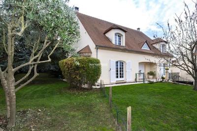 Maison - 230 m² - 8 pièces
