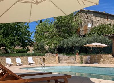 Mas - 896 m² - 25 pièces