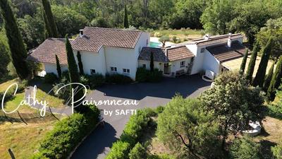 Villa - 324 m² - 9 pièces