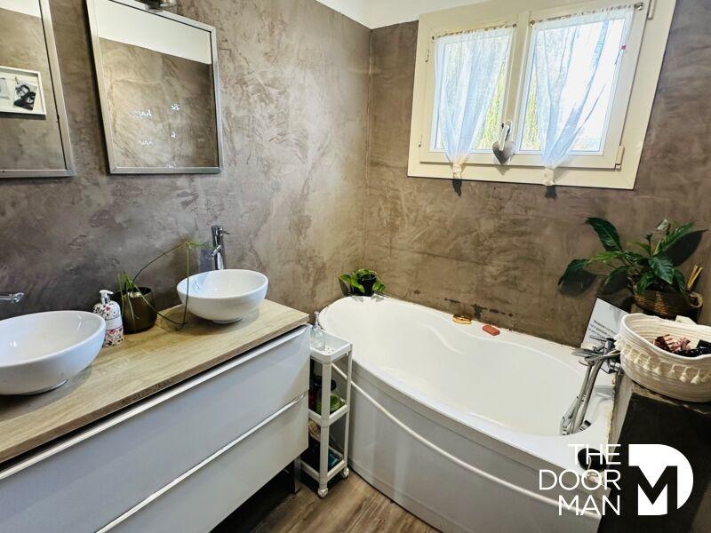 Maison - 205 m² - 8 pièces