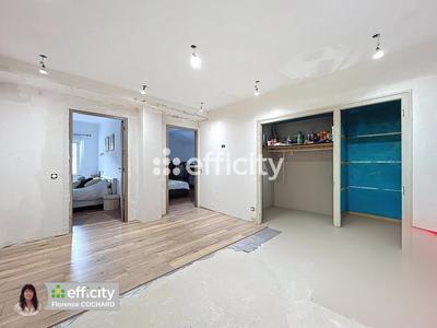 Maison - 408 m² - 13 pièces