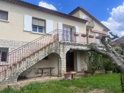 Maison - 180 m² - 8 pièces