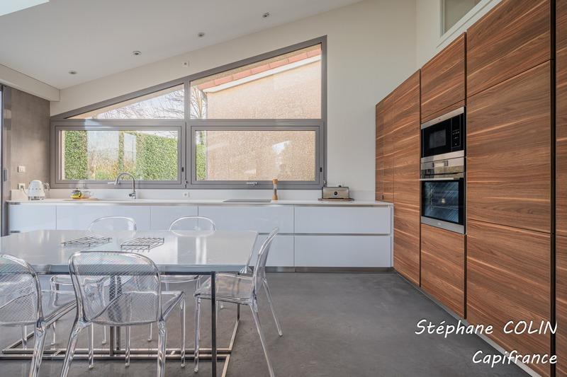 Maison - 239 m² - 7 pièces