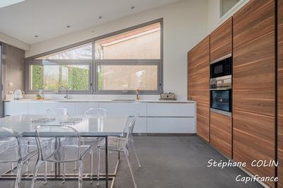 Maison - 239 m² - 7 pièces