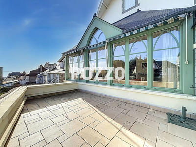 Maison - 201 m² - 8 pièces