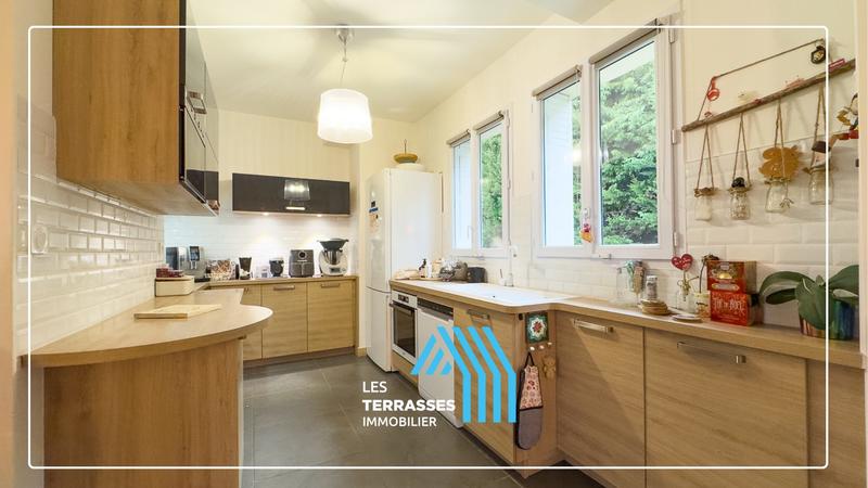 Maison - 280 m² - 9 pièces