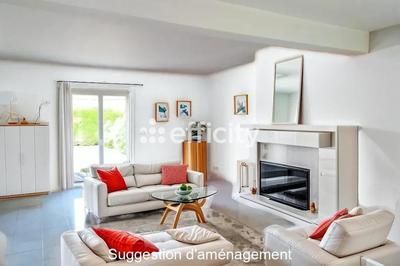 Maison - 212 m² - 8 pièces
