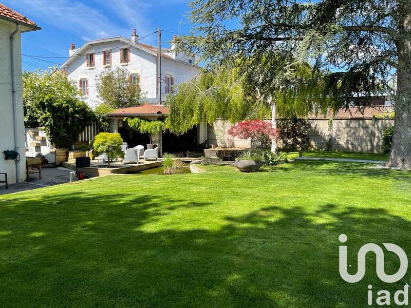 Maison - 250 m² - 10 pièces