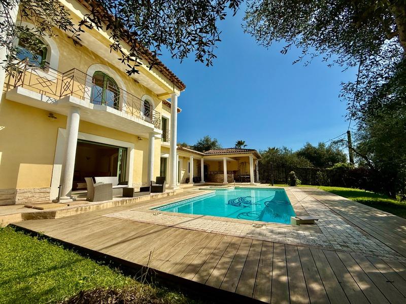 Villa - 200 m² - 5 pièces