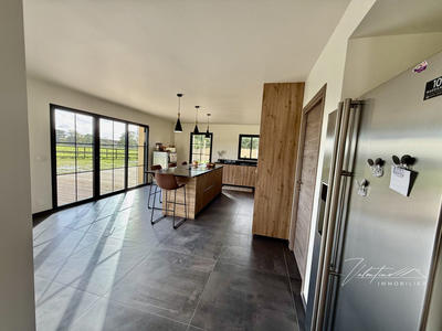 Maison - 277 m² - 8 pièces