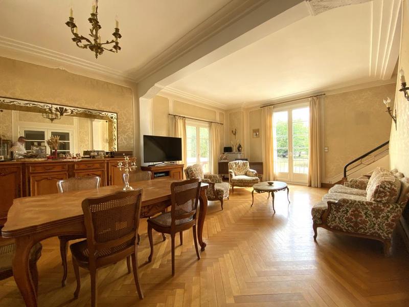 Maison ancienne - 202 m² - 8 pièces